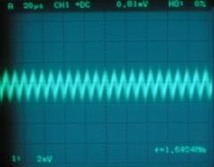 無信号時の出力信号波形（アース有り）横軸拡大